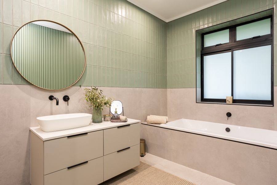 6 Bedroom Property for Sale in Winelands Western Cape